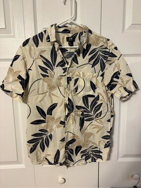 H&M Cream Short-Sleeve Button-Up Shirt with Navy & Tan Floral Print